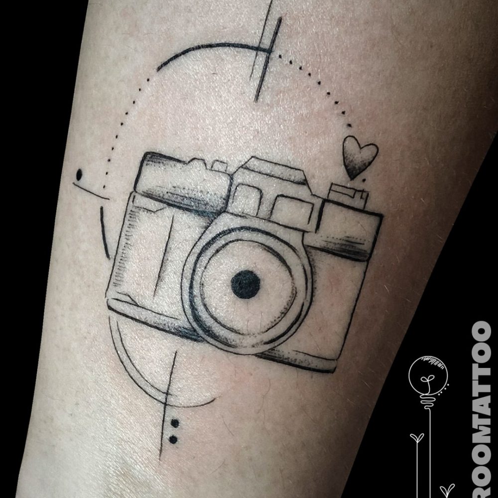 photo-linework-dotwork-blackandgrey-rupf-tattoo-budapest-budapesttattoo-inkroomtattoo-min